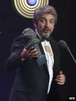 El actor Ricardo Darín recibe el Goya al mejor actor por su papel en "Truman".