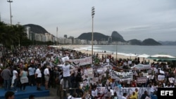 Unas cuatro mil personas participaron en Río de Janeiro (Brasil), en una protesta contra una enmienda a la constitución que estudia el Congreso brasileño para reducir los poderes de investigación del Ministerio Público 