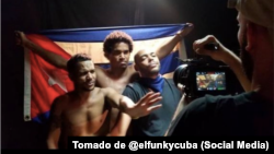 De izquierda a derecha, El Osorbo, Luis Manuel Otero y El Funky, en el rodaje de "Patria y Vida".