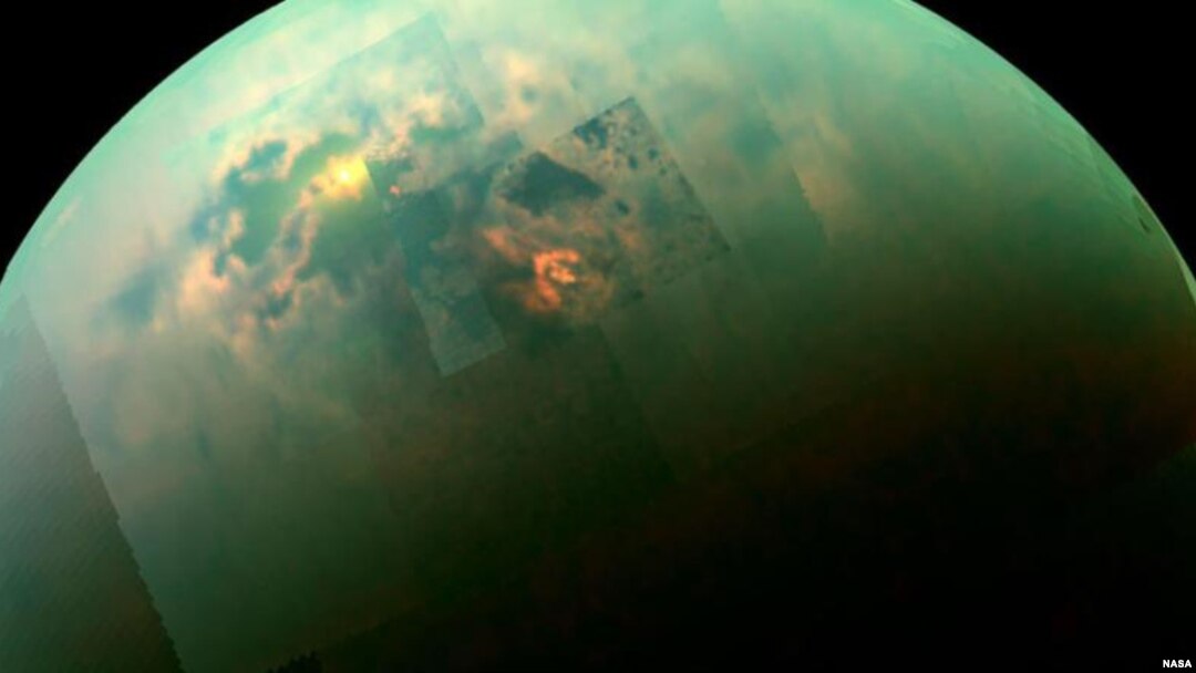 La luna Titán del planeta Saturno es la más parecida a la Tierra.