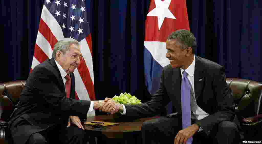 Barack Obama y Rául Castro durante una reunión en la sede de Naciones Unidas, en Nueva York, el 29 de septiembre de 2015.
