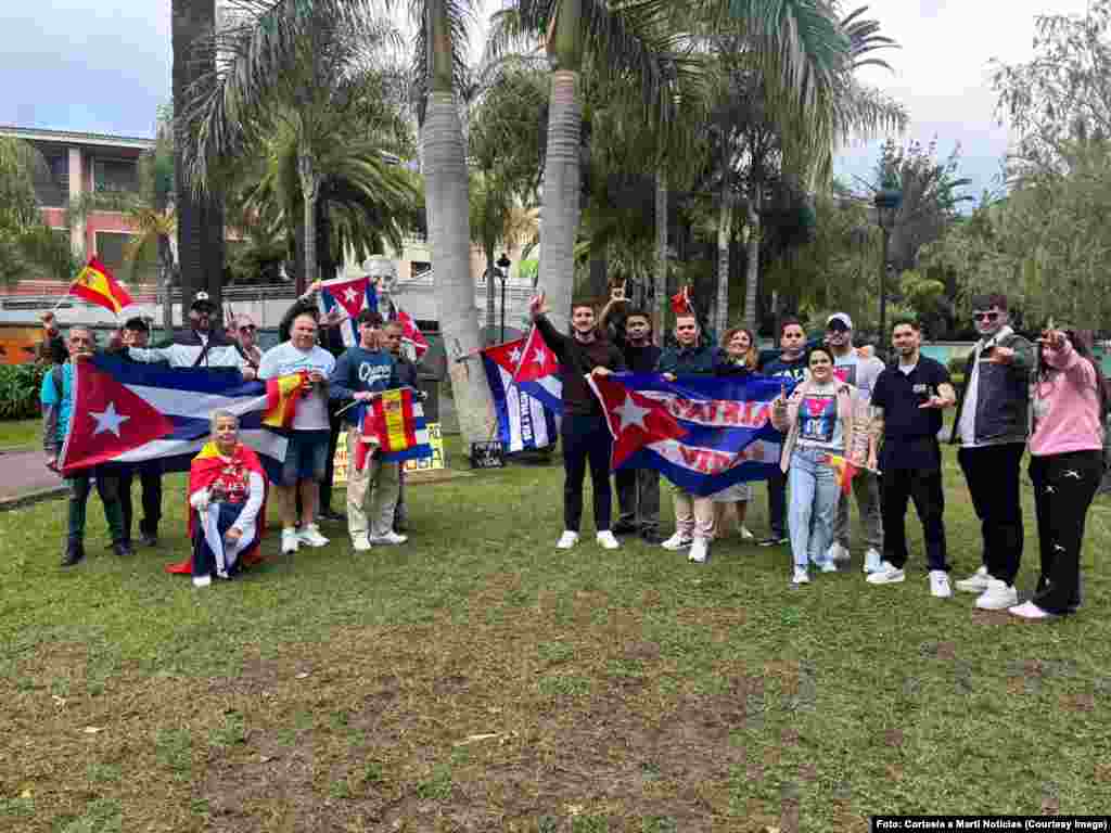 Manifestación global por los Derechos Humanos / Cubanos reunidos en Tenerife