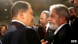 Hugo Chávez (izq) Luiz Inácio Lula da Silva (der) y Fidel Castro (c) en Córdoba, en Argentina.