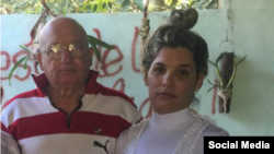 Los opositores Félix Navarro y su hija, Saylí Navarro, en una imagen de archivo. 