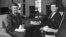 El presidente John F. Kennedy se reunió con la recién nombrada ministra de EE. UU. en Bulgaria Helen Eugenie Moore Anderson en la Casa Blanca el 28 de mayo de 1962. (John F. Kennedy Library / Public Domain).