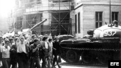Protestas de jóvenes checoslovacos por la invasión soviética.
