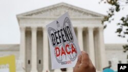 Proteger el programa DACA contra la deportación de los "soñadores", uno d elos primeros decretos firmados por Biden. (AP Foto/Jacquelyn Martin, Archivo)