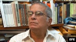 Fotografía de archivo del economista cubano independiente Oscar Espinoza "Chepe". EFE/Enrique de la Osa