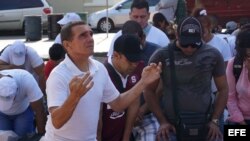 Cientos de cubanos quedaron varados en su camino a EEUU tras la derogación de "pies secos, pies mojados".
