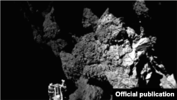 Primera foto enviada a la Tierra del cometa P67, tomada por el módulo Philae.