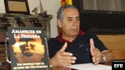 El escritor Rafael Cerrato durante la presentación de su libro "Amanecer en La Higuera".