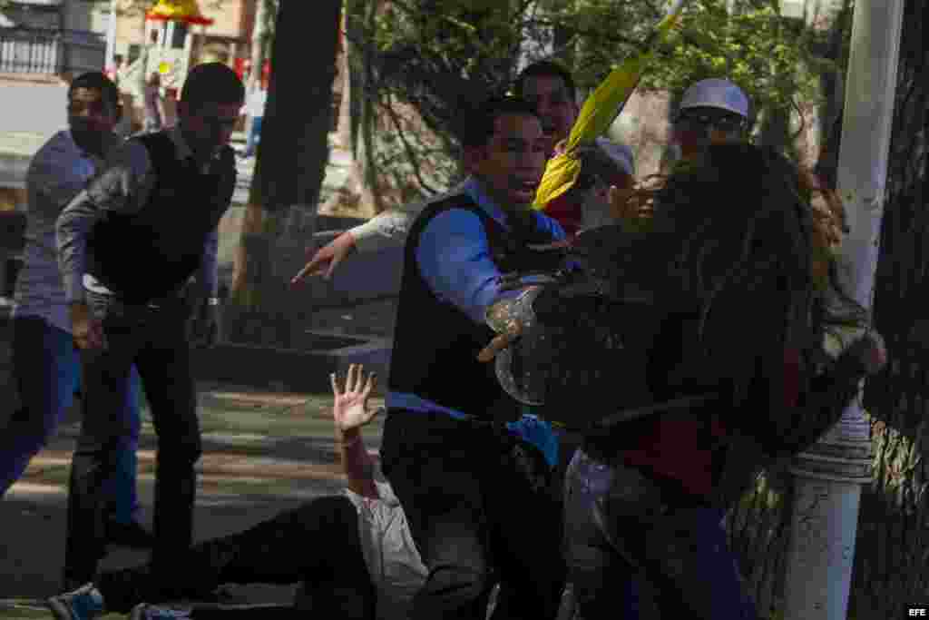 Opositores venezolanos llaman a asumir las protestas en la calle como un deber.