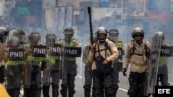 Así enfrentaron los venezolanos a la Guardia Nacional el 20 de abril en Caracas