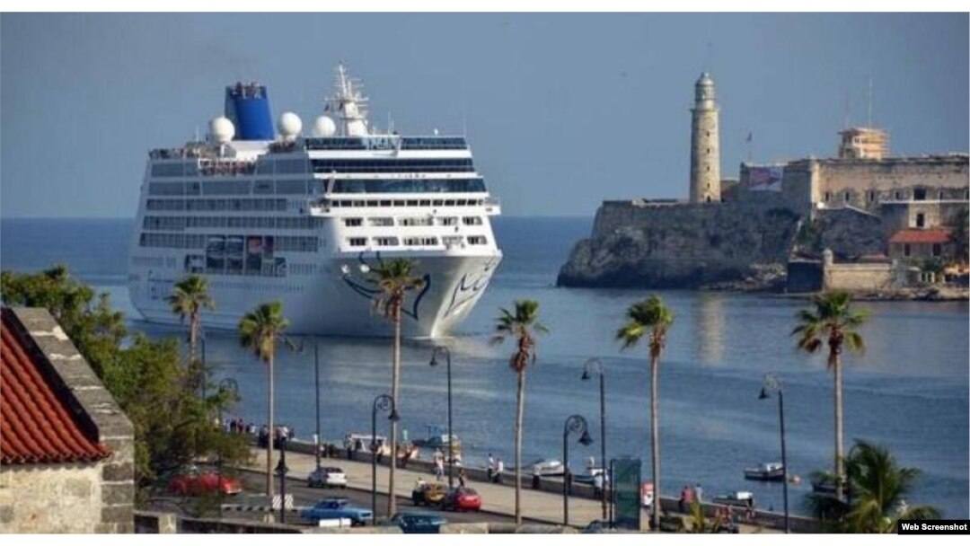 Crucero Adonia, entrando a la Bahía de La Habana