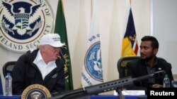 Trump ehabla durante una mesa sobre inmigración y seguridad fronteriza.