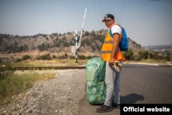 Raúl, un refugiado cubano de 31 años, trabaja en las afueras de la capital montegrina de Podgorica. © ACNUR/Radonja Srdanovic