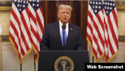El presidente Donald Trump pronuncia su discurso de despedida a pocas horas de concluir su mandato.