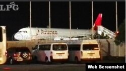 Un vuelo de Avianca trasladó a El Salvador al primer grupo de migrantes cubanos varados en Costa Rica.
