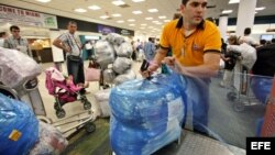 Cuba-aeropuerto- El último día libre de impuestos, las aerolíneas tuvieron que añadir otros 10 aviones sólo para transportar exceso de equipaje.