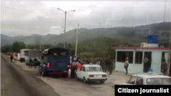 Reporta Cuba. Operativos en el punto de control de la carretera al cobre. Foto: @yriadeunpacu.