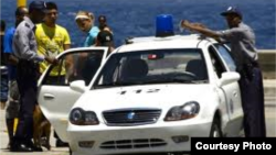 El Geely CK abunda en Cuba, pero lo conducen dirigentes, policías y choferes de turistaxi.