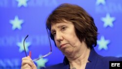  La jefa de la diplomacia de la Unión Europea (UE), Catherine Ashton, atiende a los medios tras la reunión celebrada por los ministros de Exteriores de la Unión Europea (UE) sobre la situación de crisis de Mali, en la sede de la UE en Bruselas, Bélgica, e
