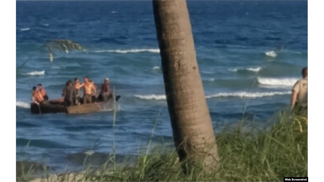 Un grupo de 19 balseros arribó a Fort Lauderdale en la noche del sábado.