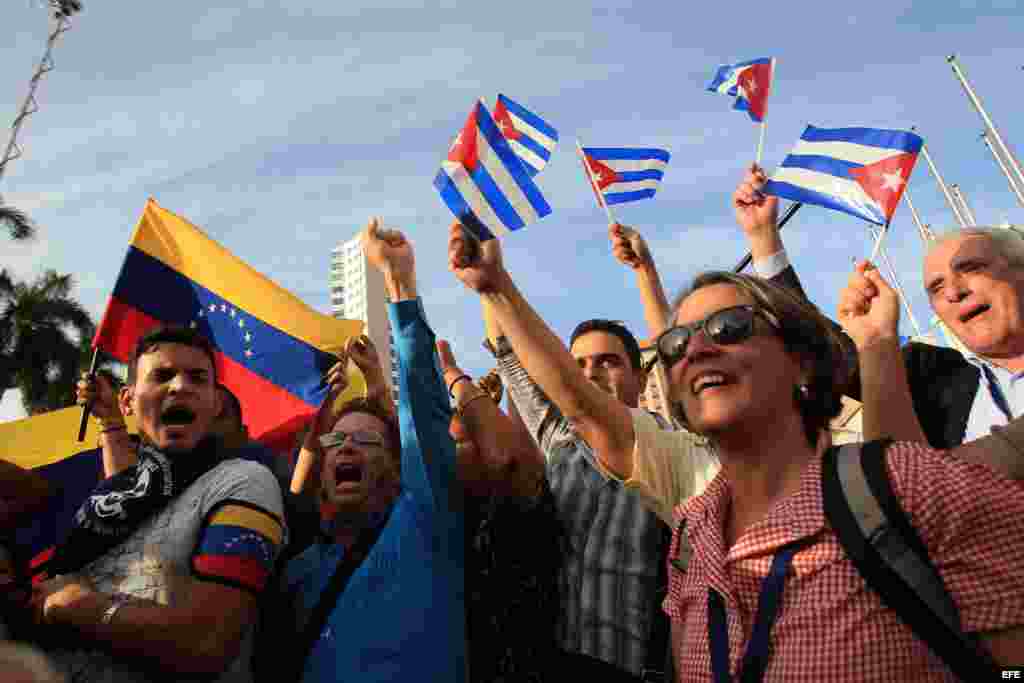 Chavistas y partidarios del régimen castrista repudian la presencia de opositores cubanos y venezolanos.