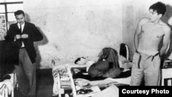 Fidel Castro y el Che en la cárcel tras ser detenidos en México en 1956.