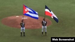 Las banderas de Cuba y República Dominicana.