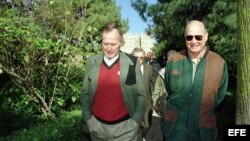 Foto de archivo: El ex presidente de Estados Unidos, George Bush, y el general Norman Schwarzkopf, durante una visita a España 