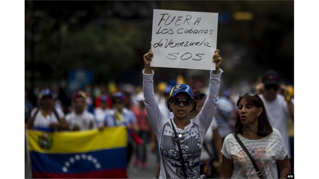 Un grupo de personas participó en una manifestación en contra del Gobierno del presidente Nicolás Maduro el domingo 16 de marzo de 2014, en el sector Chacao en Caracas, Venezuela.