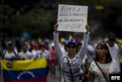 Un grupo de personas participó en una manifestación en contra del Gobierno del presidente Nicolás Maduro el domingo 16 de marzo de 2014, en el sector Chacao en Caracas, Venezuela.