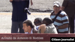 El arresto violento durante un acto de repudio de Antonio Rodiles, director de "Gusano", aparece en el filme.