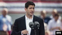 El candidato para la vicepresidencia del partido republicano de Estados Unidos, Paul Ryan (c). EFE/Jim Lo Scalzo