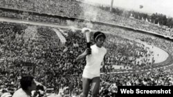 En México fue la primera vez que una mujer encendió el pebetero del estadio olímpico. El honor perteneció a la corredora mexicana Enriqueta Basilio.