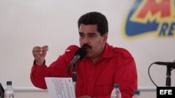 Fotografía cedida por la Presidencia de Venezuela que muestra al presidente venezolano, Nicolás Maduro
