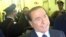 El ex primer ministro italiano Silvio Berlusconi atiende a la prensa en el Tribunal de Milán (Italia) tras comparecer en el el juicio de apelación por el caso Mediaset en el que está acusado de fraude fiscal.