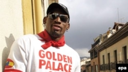 El ex jugador de los Chicago Bulls, Dennis Rodman. EPA PHOTO / JIM HOLLANDER EPA/JIM HOLLANDER