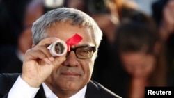El director iraní Mohammad Rasoulof, en la 77 edición del Festival de Cannes, Francia, el 25 de mayo de 2024. (REUTERS/Yara Nardi TPX IMAGES OF THE DAY).