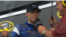 El piloto cubano Aric Almirola (c), es entrevistado tras su triunfo en la pista Daytona International Speedway.