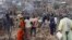 Civiles congoleños rebuscan entre los escombros para recuperar sus pertenencias tras declararse un incendio en una zona controlada por los rebeldes del AFC/M23, respaldados por Ruanda, el 21 de septiembre de 2026. REUTERS/Victoire Mukenge