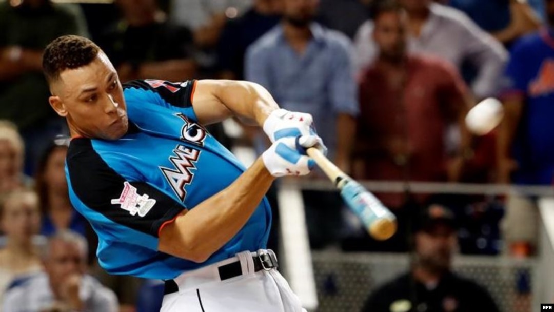 Aaron Judge en acción en el Marlins Park.