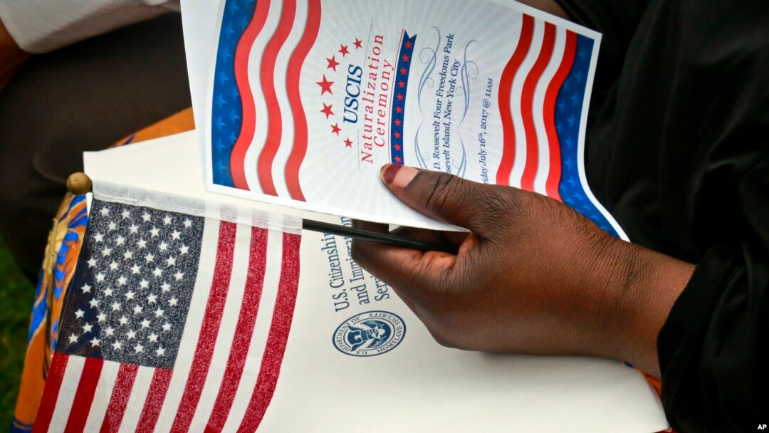 Una ceremonia de naturalización. (AP/Bebeto Matthews/Archivo)