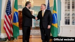 El canciller de Brasil, Ernesto Araújo, y el secretario de Estado de EEUU, Mike Pompeo.