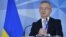 Ihor Dolhov, embajador de Ucrania ante la OTAN, ofrece una rueda de prensa durante la reunión en Bruselas, Bélgica.