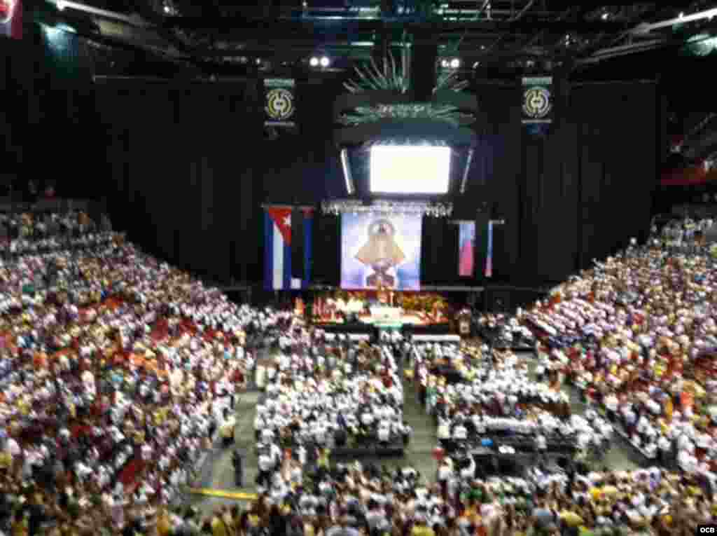 American Airlines Arena durante la misa por la Virgen de la Caridad