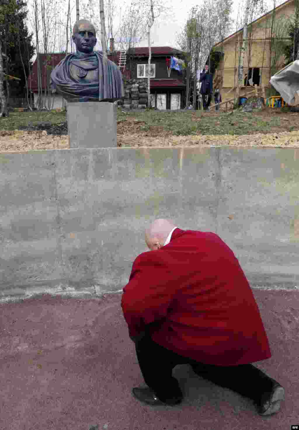 De rodillas ante Putin