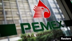 Imagen del logo de Petróleos Mexicanos (PEMEX) en la sede en Ciudad de México. (Reuters/Raquel Cunha).