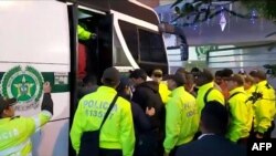 Policía de Colombia deporta venezolanos